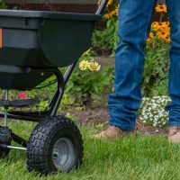 85LB DELUXE PUSH BROADCAST SPREADER