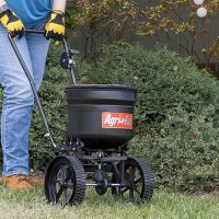 50LB PUSH SPREADER